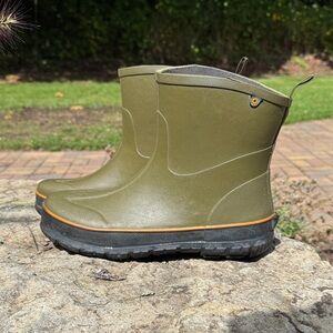 Bigs Olive Green Mens Boots. size 11